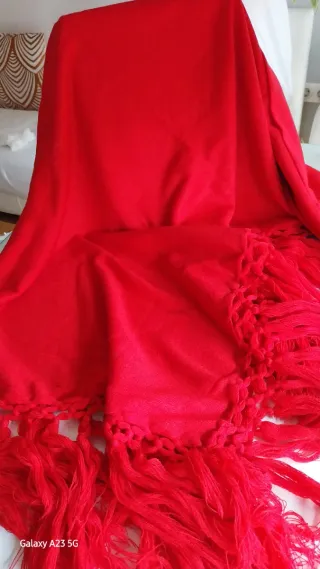 Manton-Chal de punto rojo con flecos