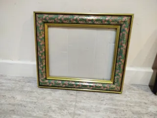 Seis Marcos de fotos dorado y verde con flores