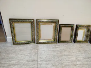Seis Marcos de fotos dorado y verde con flores