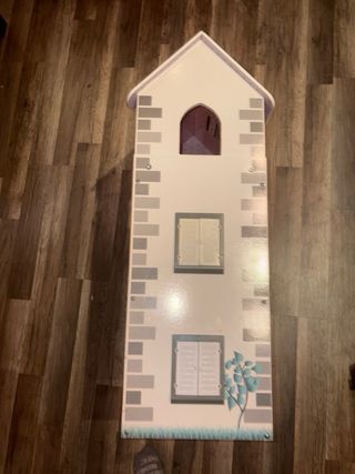 Casita de muñecas de madera