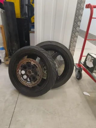 Ruedas Suzuki GS500 2004