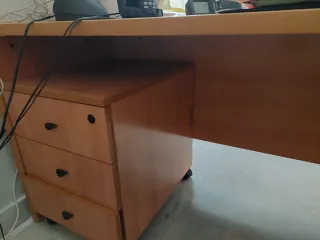 Mesa de despacho de madera