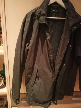 Parka hombre cremalleras y bolsillos