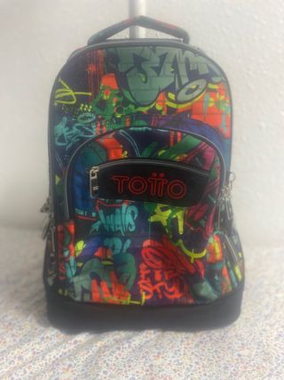 Mochila Totto con ruedas y diseño graffiti