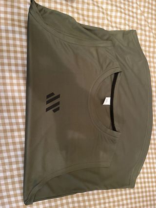 Camiseta sin mangas deportiva verde