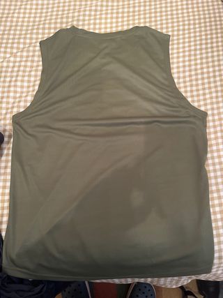Camiseta sin mangas deportiva verde