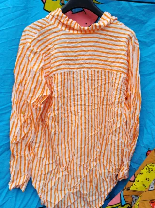 Camisa de mujer a rayas naranjas y blancas