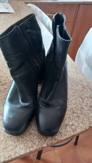 Botines y Zapatos Negros