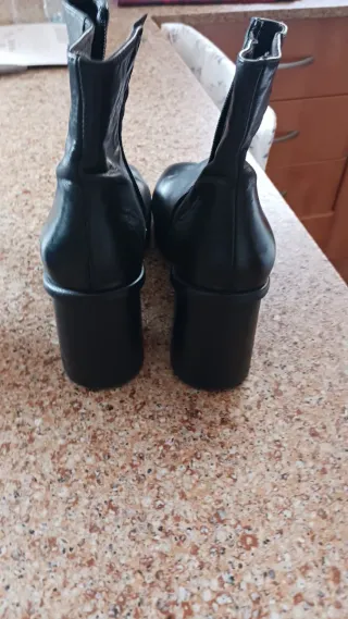 Botines y Zapatos Negros