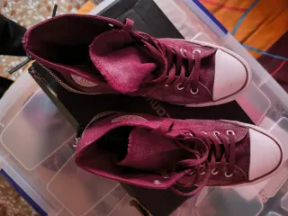 Converse All Star Rojas con detalle de cremallera