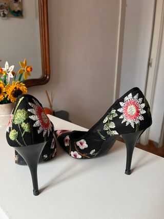Tacchi Zara con ricamo floreale taglia 37