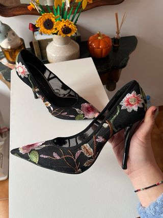Tacchi Zara con ricamo floreale taglia 37