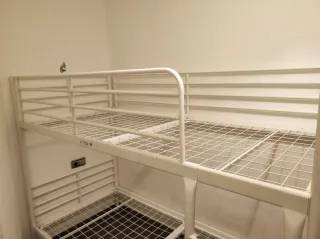 Litera metálica blanca (en Sant Pol de Mar!!)