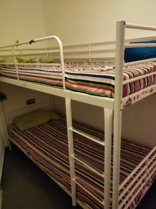 Litera metálica blanca (en Sant Pol de Mar!!)