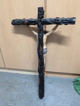 Cristo tallado crucifijo