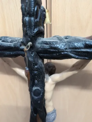Cristo tallado crucifijo