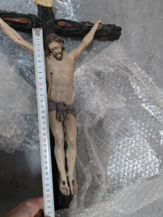 Cristo tallado crucifijo