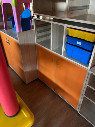 Muebles guardería: mesas y sillas,cambiadores...