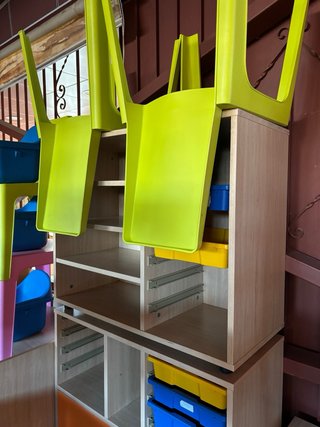 Muebles guardería: mesas y sillas,cambiadores...