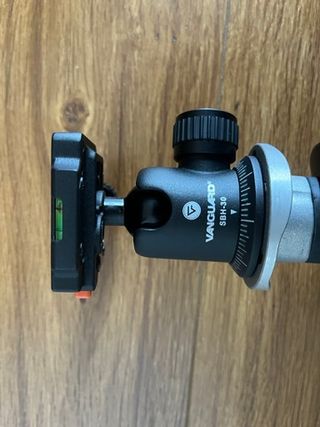 Trípode Manfrotto 055XPROB + Rótula Vanguard