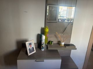 Mueble recibidor con cajón y espejo