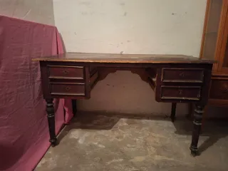 Mesa de despacho antigua de madera