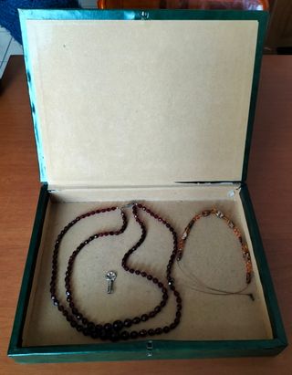 Collane Preziose (una in granato) + porta-gioie