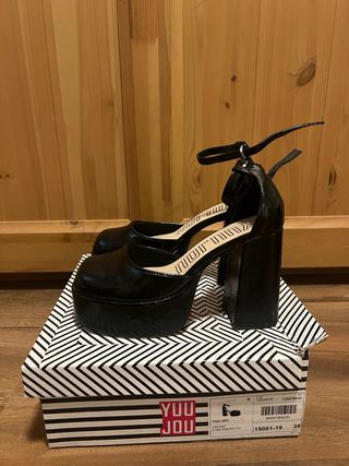 Tacchi neri con piattaforma