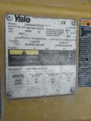 Carretilla Yale 2500kg con desplazador a prueba