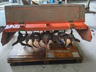 Tractor con papeles ,rotovator, remolque y arado