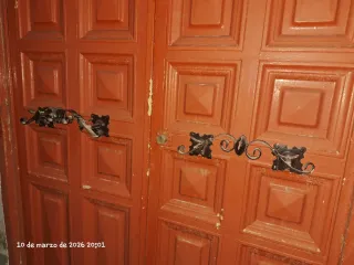 Puerta de calle de hierro