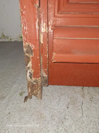 Puerta de calle de hierro