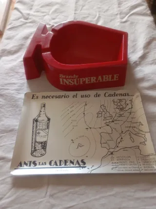 Cenicero Rojo Gonzalez  y otro de anís las cadenas
