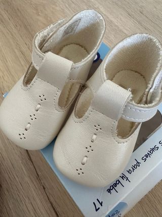Zapatos bebé Cuquito beige talla 17