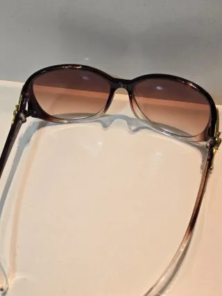 Gafas de sol con estuche. NUEVAS CON ETIQUETA