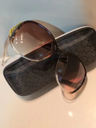 Gafas de sol con estuche. NUEVAS CON ETIQUETA