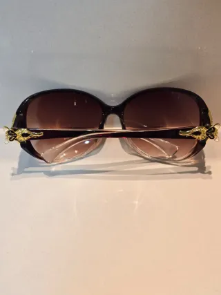 Gafas de sol con estuche. NUEVAS CON ETIQUETA