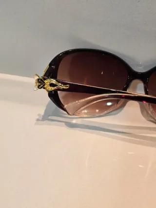 Gafas de sol con estuche. NUEVAS CON ETIQUETA