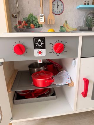 Cocinita de juguete de madera