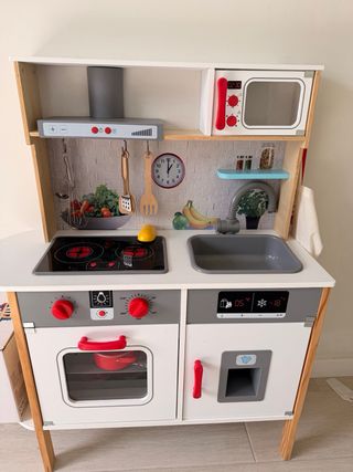 Cocinita de juguete de madera