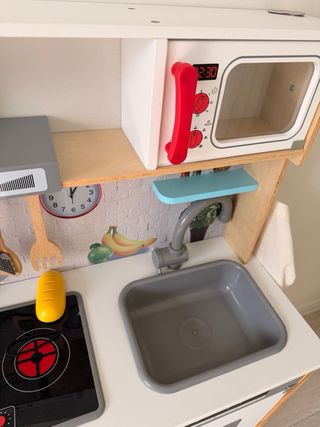 Cocinita de juguete de madera