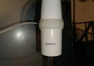 Ventilador de pie blanco y gris