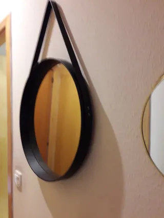 Espejo redondo negro con colgador