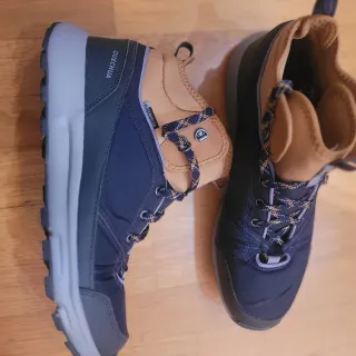 Botas Quechua Azules y Marrones