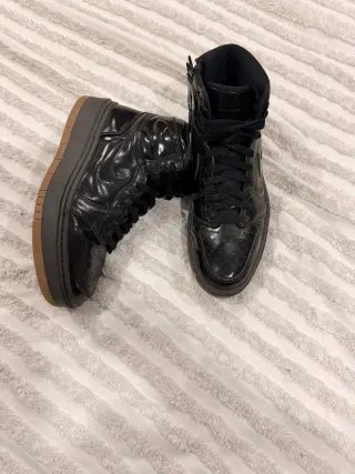 Zapatillas Jordan Negras Talla 41.