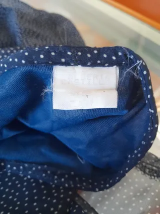 Falda azul con lunares blancos