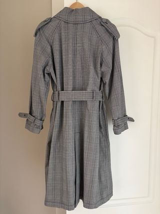 Gabardina de cuadros gris Zara