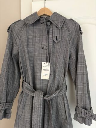 Gabardina de cuadros gris Zara