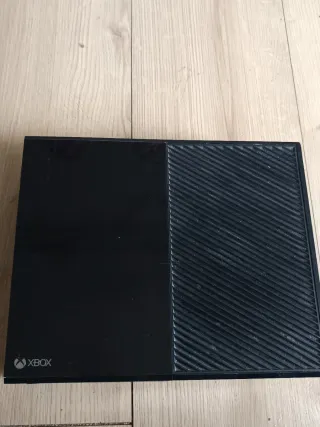 Xbox One Nera con Controller Verde