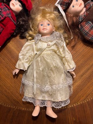 Set di sei bambole in porcellana PROMENADE